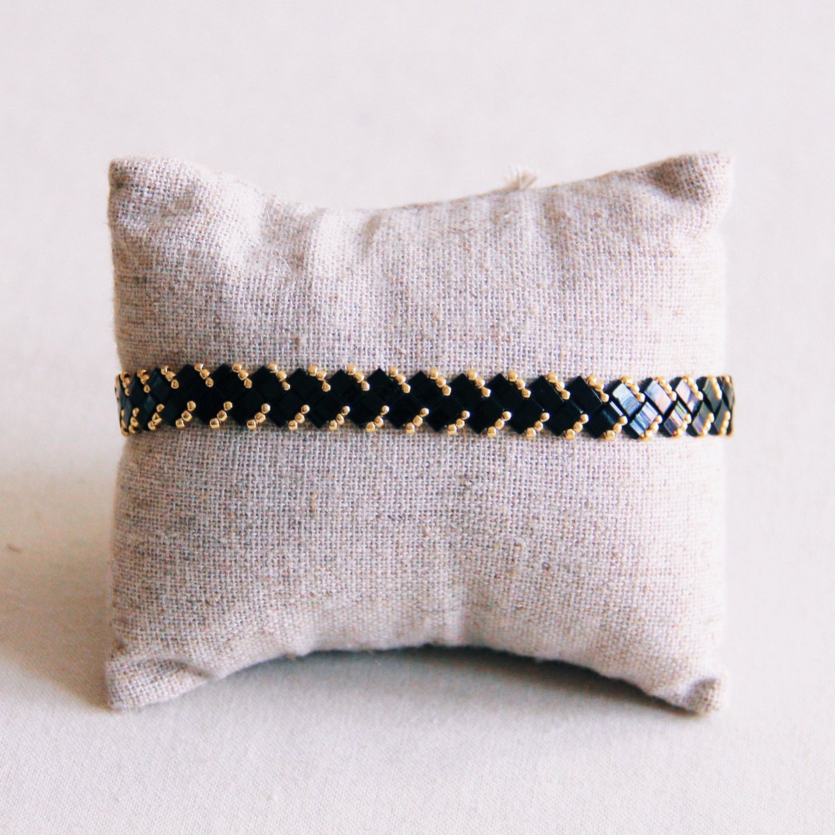 Gevlochten tilabead armband - zwart