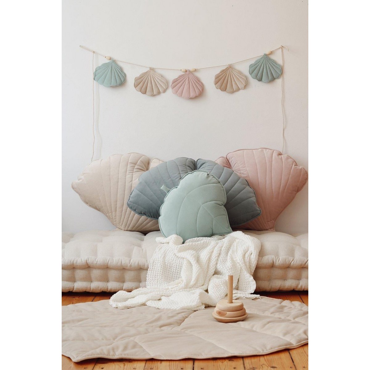 Fluwelen slinger "Late Summer" met schelpen