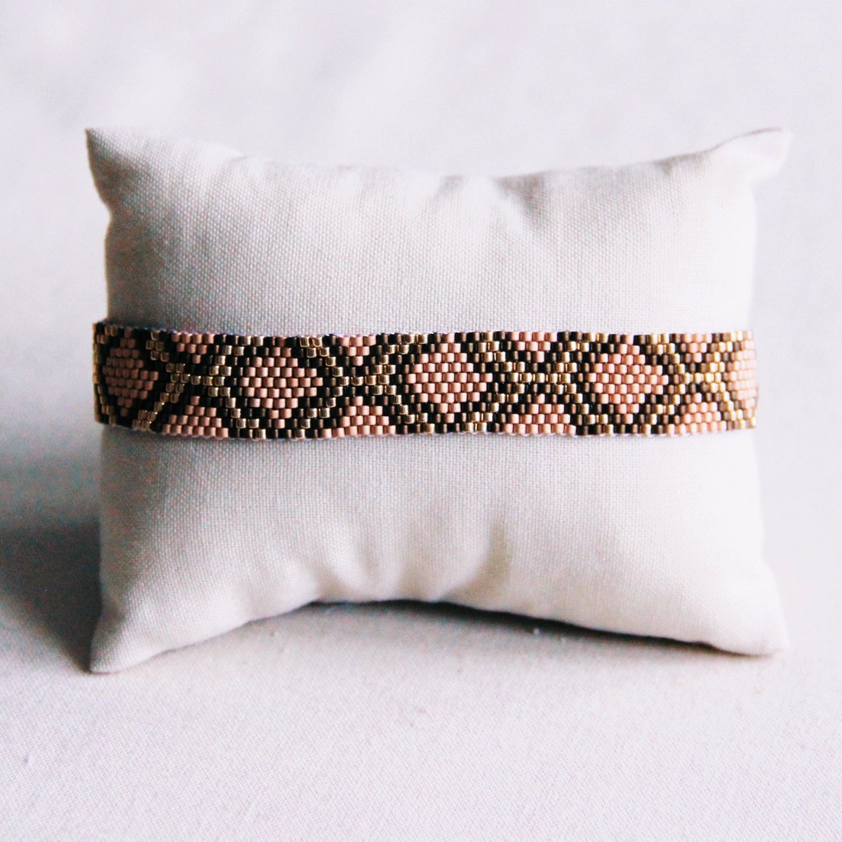 Weven armband met slangenpatroon - bruin/beige