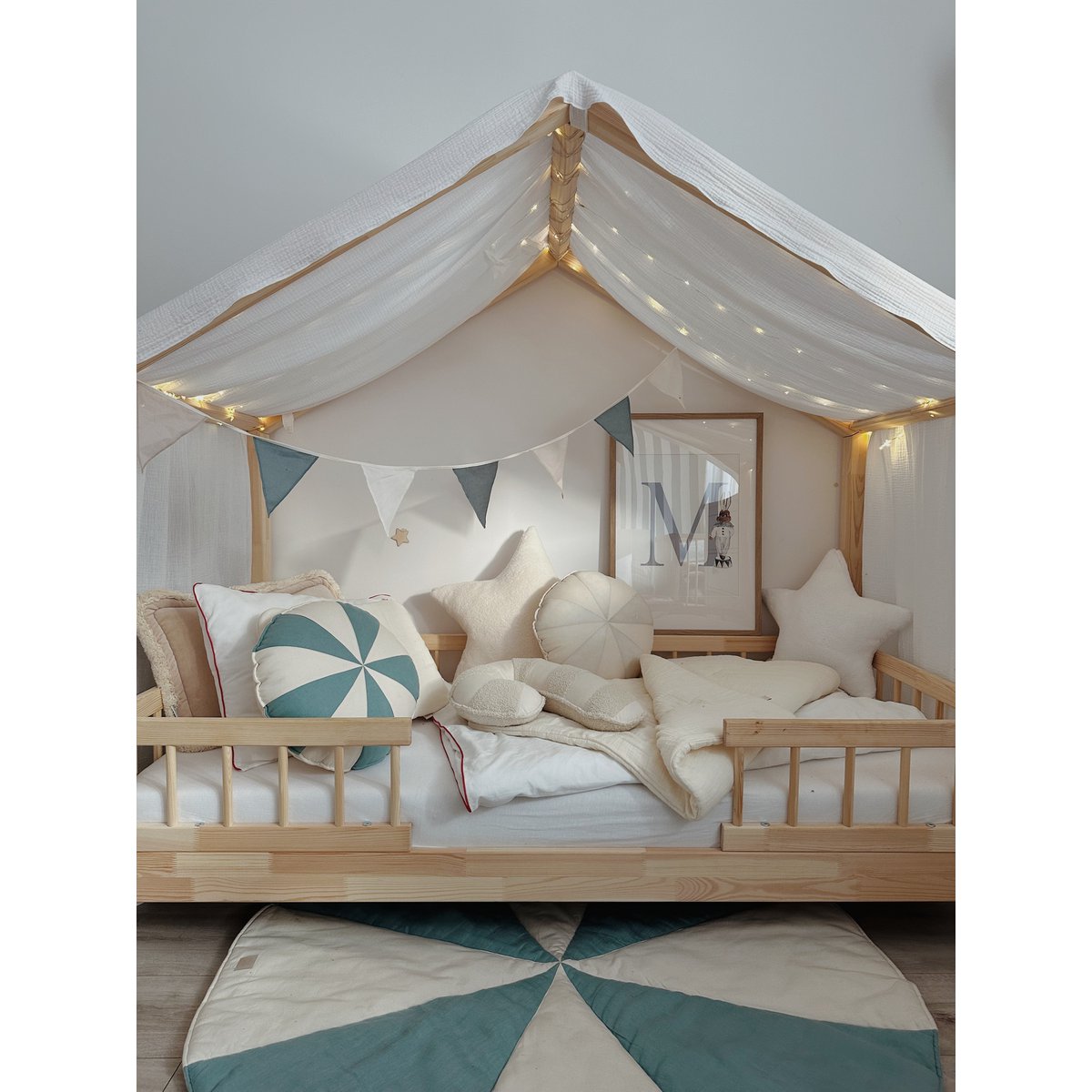 Bouclé, katoenen patchwork Lillipop-kussen “Wit lam”.