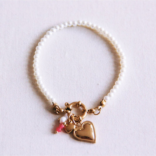 Parelarmband met harten, facet en parel