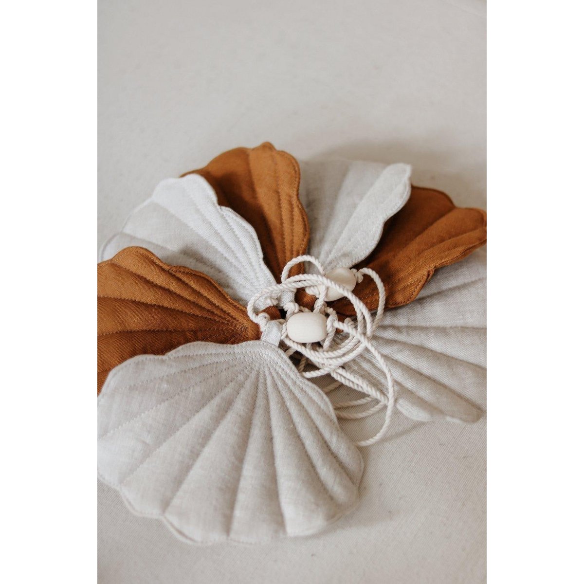 "Caramel" Linnen Garland met Schelpen