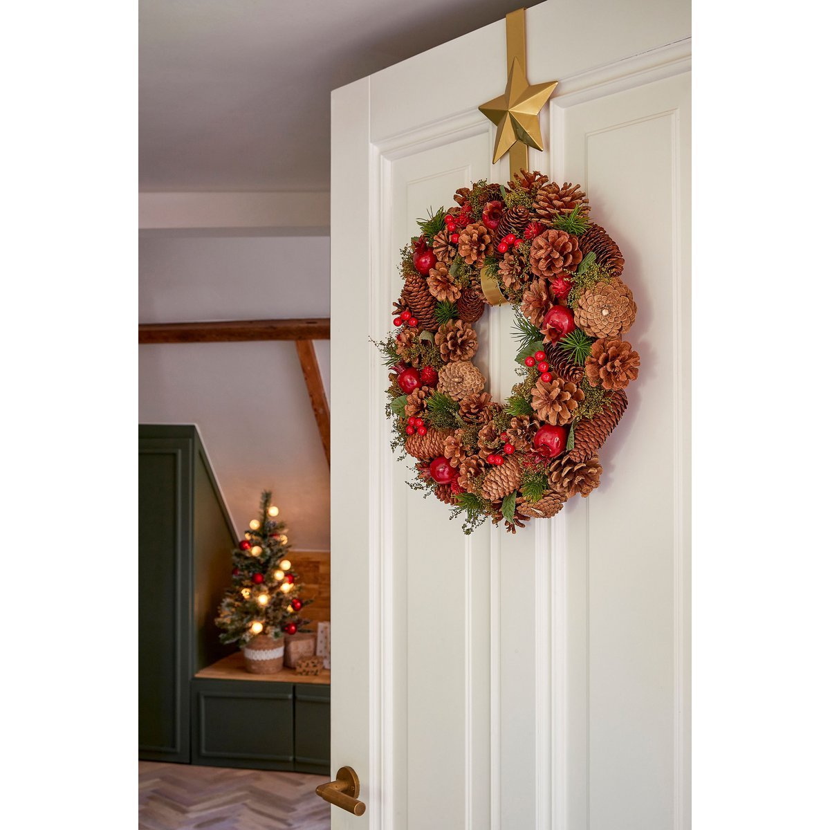 Landon Kerstkrans met Dennenappels - H9 x Ø45 cm - Bruin