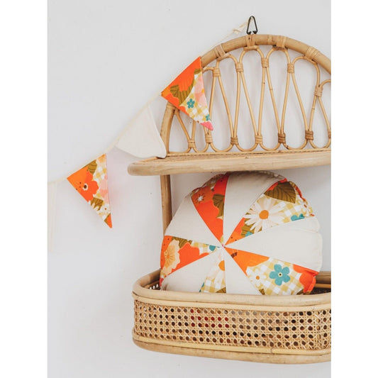 Patchworkkussen "Picknick met bloemen".