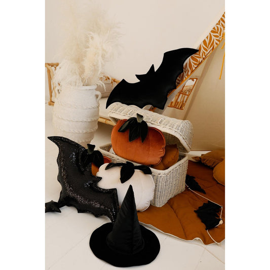 Halloween kussenvormige vleermuis "Mr. Gacek" Halloween interieur, zwart kussen voor kinderkamer, Halloween woondecoratie, zwarte vleermuis voor jongenskamer