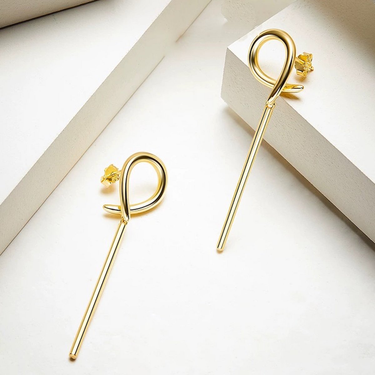 Geometric curve hoop with long earrings