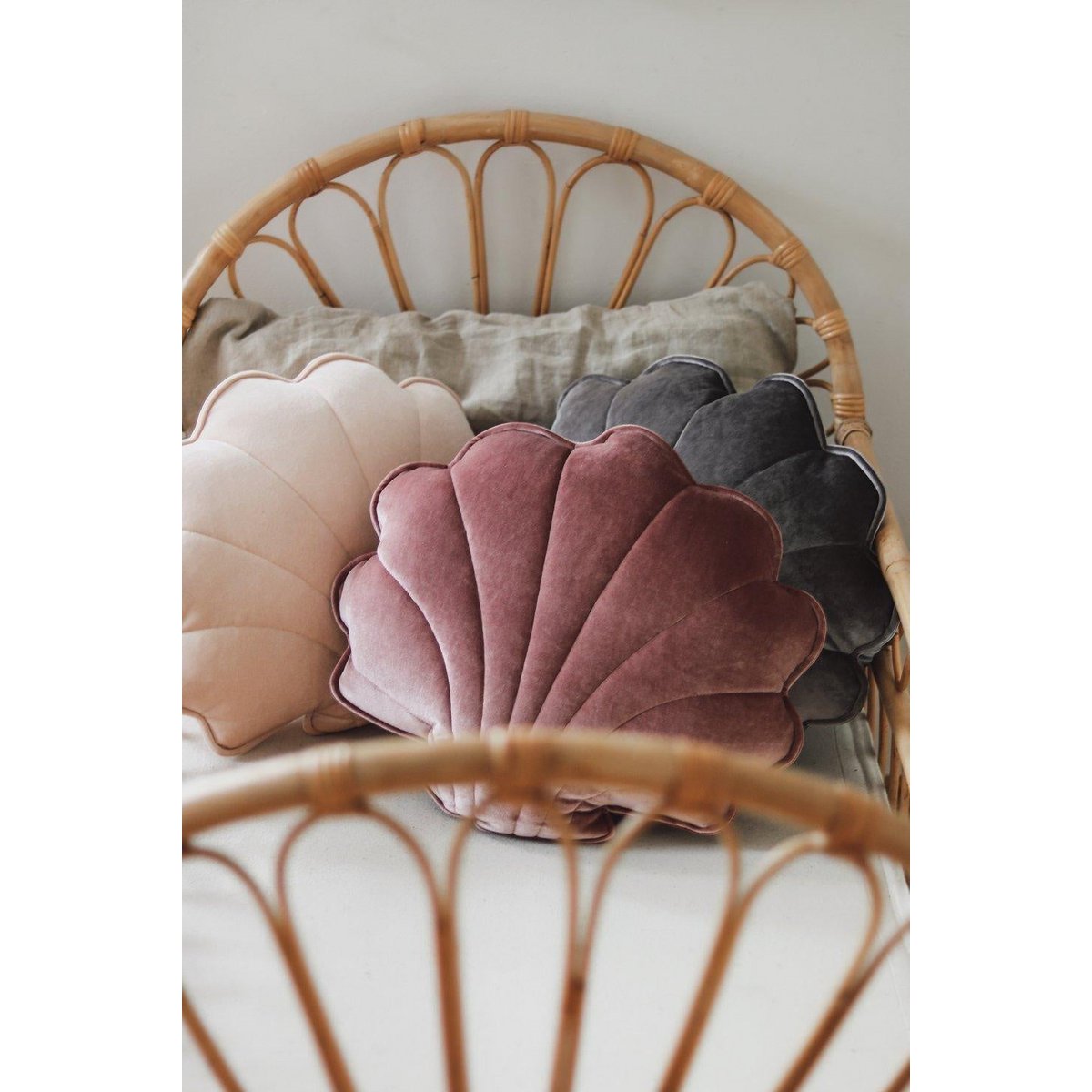 Fluwelen schelpkussen 'Cosmic Pearl'