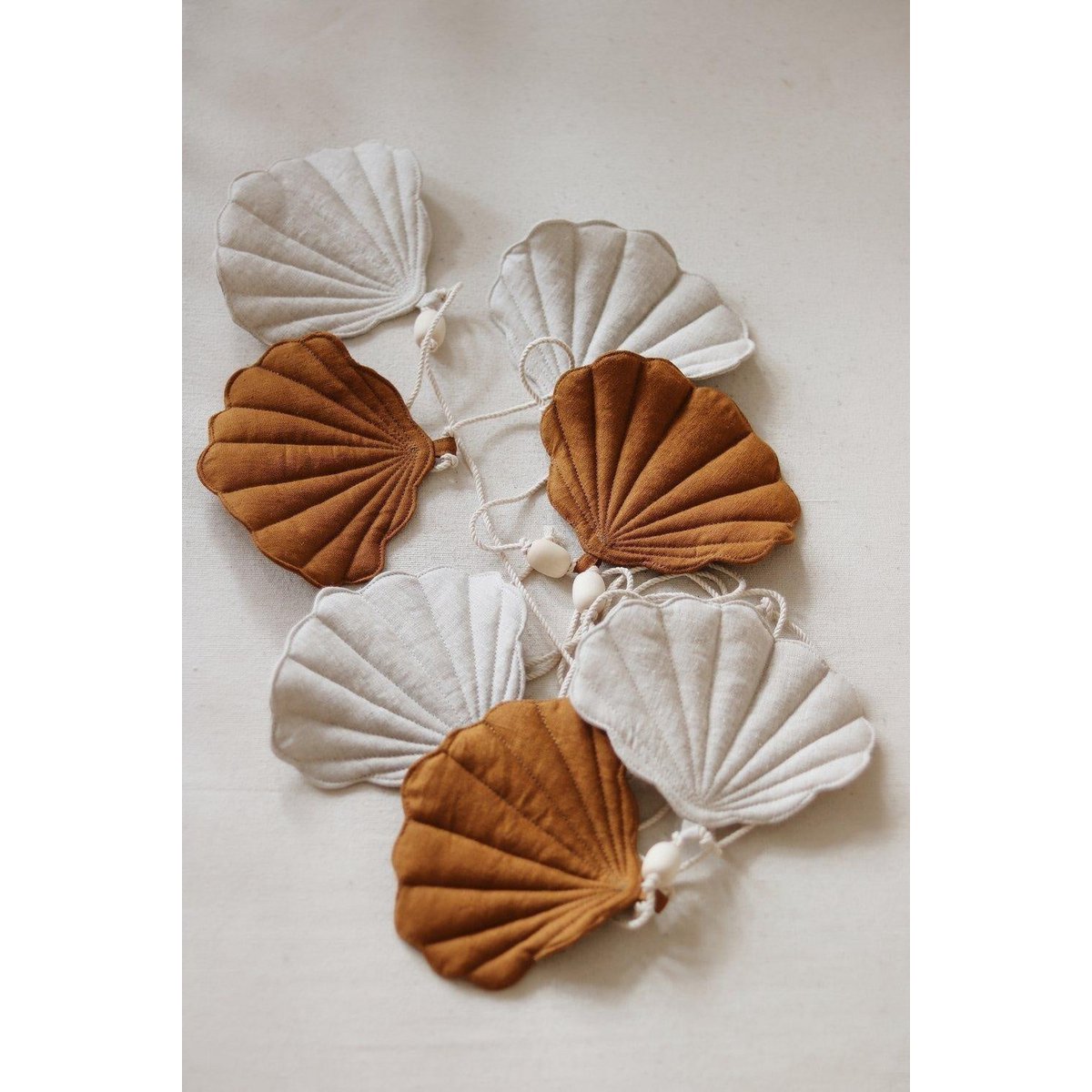 "Caramel" Linnen Garland met Schelpen