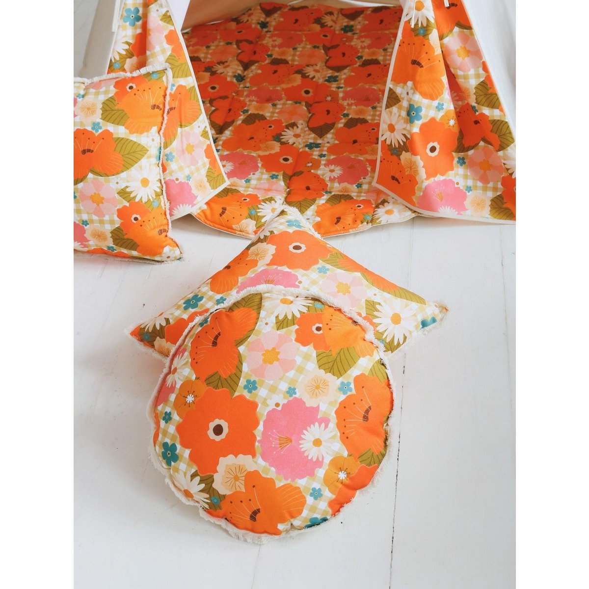 Rond kussen "Picknick met bloemen".