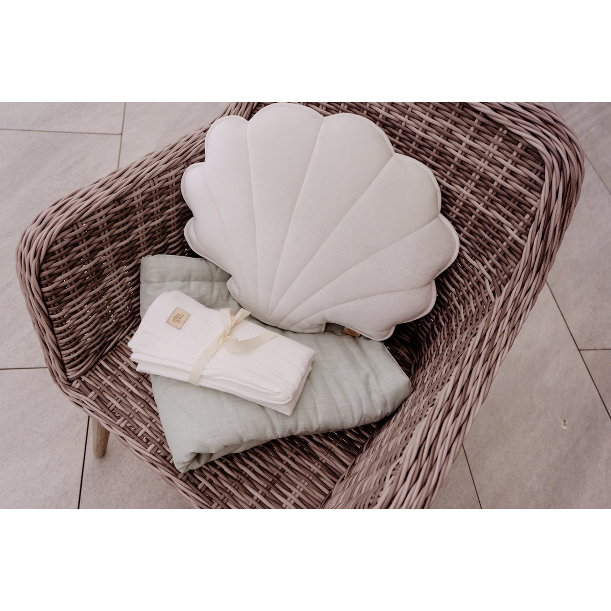 Fluwelen schelpkussen 'White Pearl'